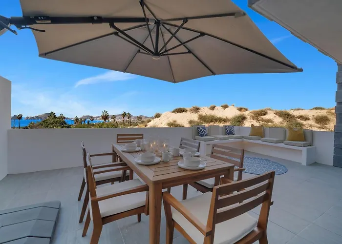 Arch Views Infinity Pool Cozy Close To Beaches Holiday home